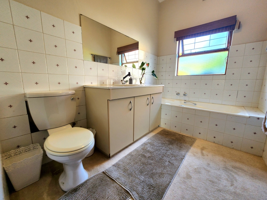 4 Bedroom Property for Sale in Panorama Western Cape